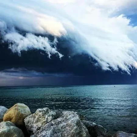 Marco's House Elegant And Reserved By The Sea