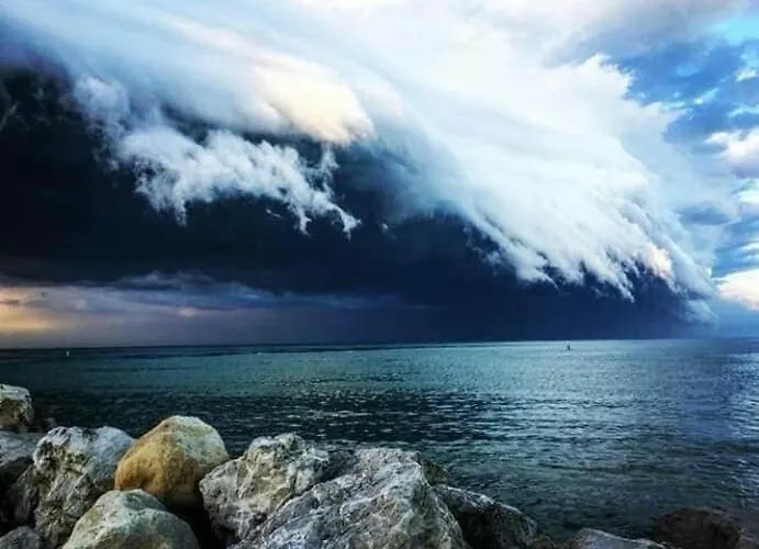 Marco's House Elegant And Reserved By The Sea